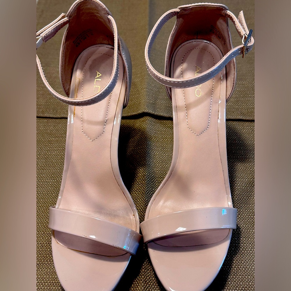 Ladies strappy dress shoes